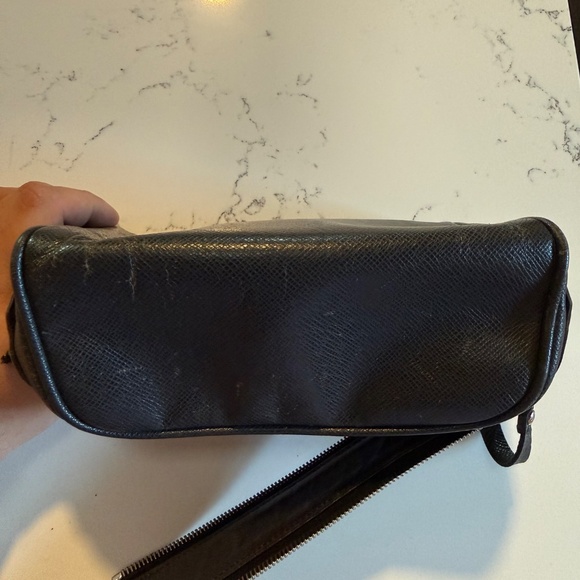 Louis Vuitton Taiga Trousse Ivan Toiletry Bag - Picture 6 of 6